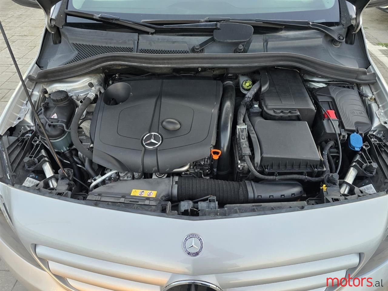 2012' Mercedes-Benz B 180 photo #2