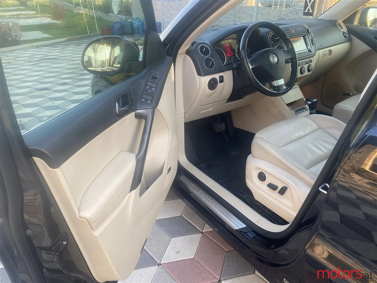 2008' Volkswagen Tiguan photo #5