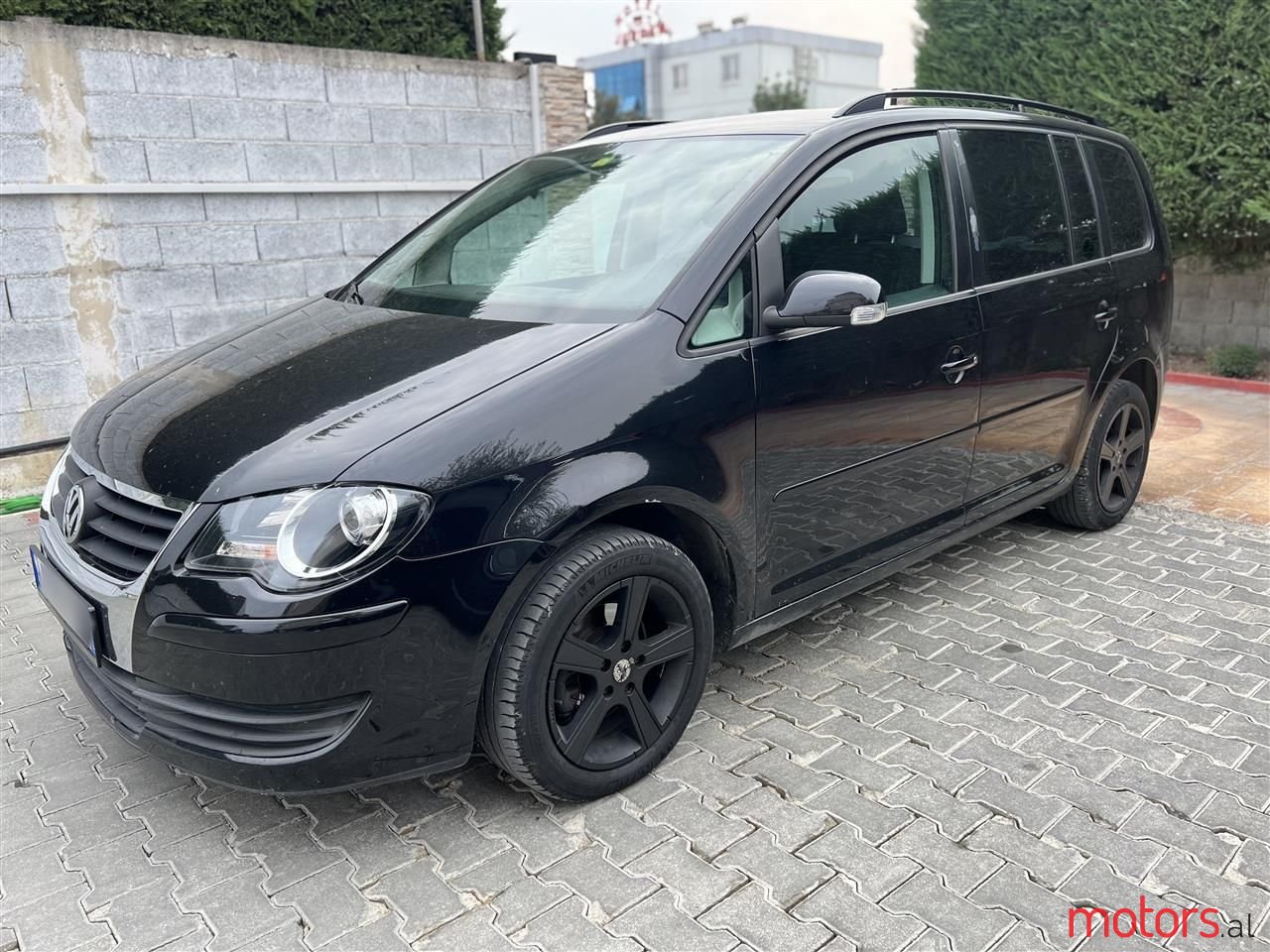 2007' Volkswagen Touran photo #2