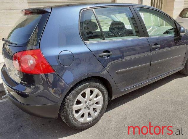 2004' Volkswagen Golf photo #1