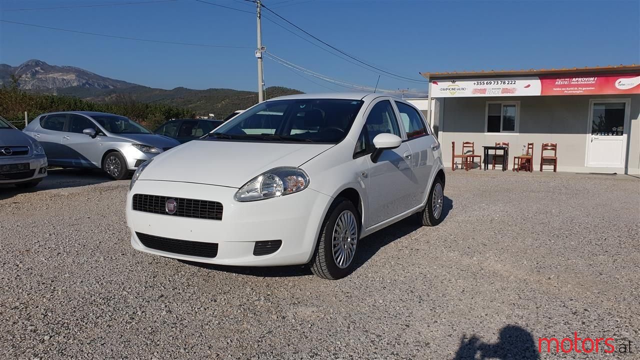 2009' Fiat Punto Evo photo #1