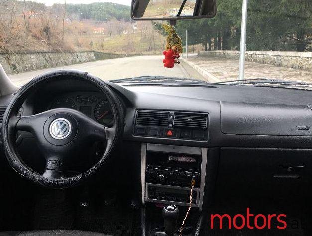 2003' Volkswagen Golf photo #3