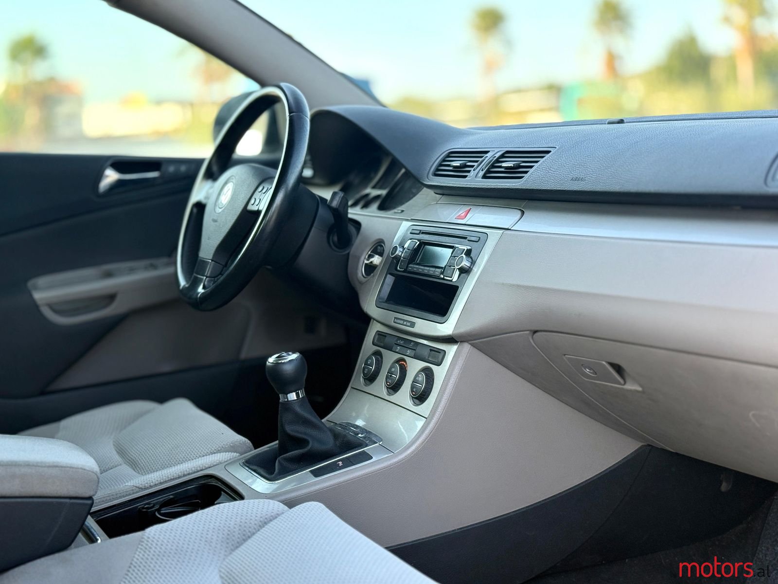 2008' Volkswagen Passat photo #4