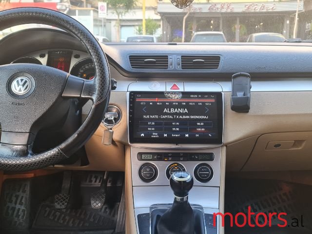 2007' Volkswagen Passat photo #5