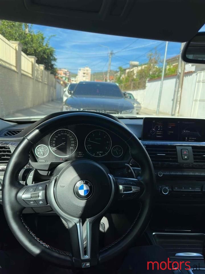 2013' BMW 320 photo #5