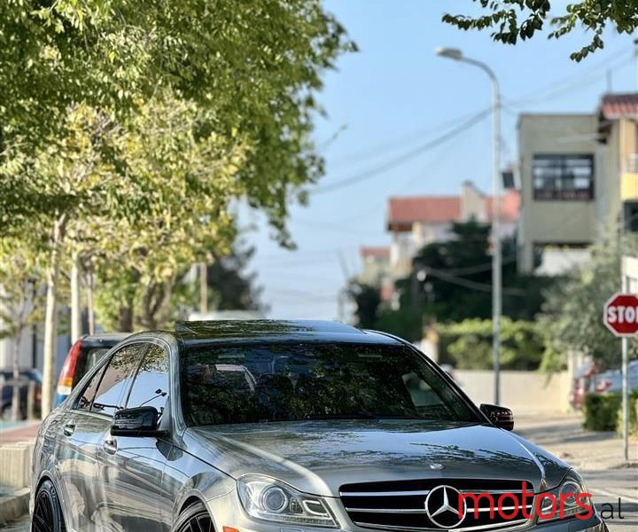 2012' Mercedes-Benz C 300 photo #4