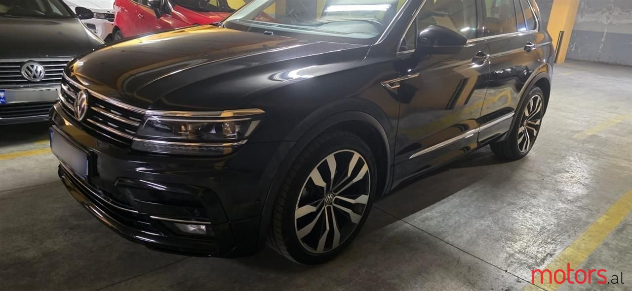 2020' Volkswagen Tiguan photo #5