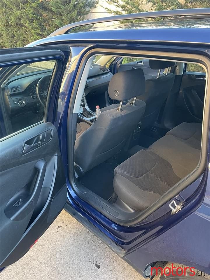 2006' Volkswagen Passat photo #5