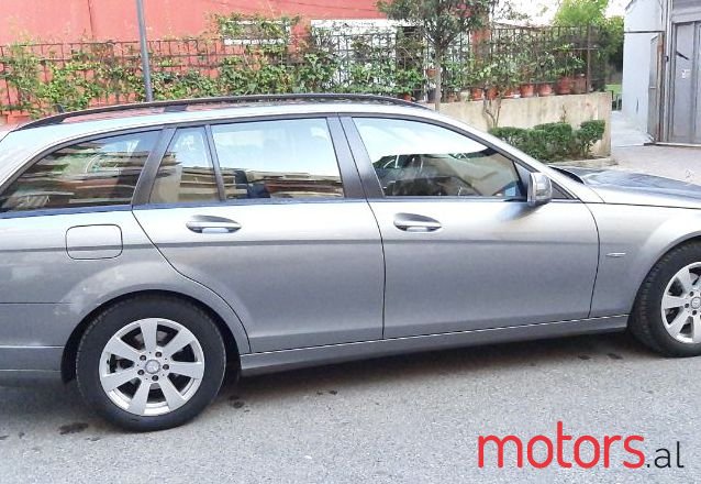 2011' Mercedes-Benz C-Class photo #1