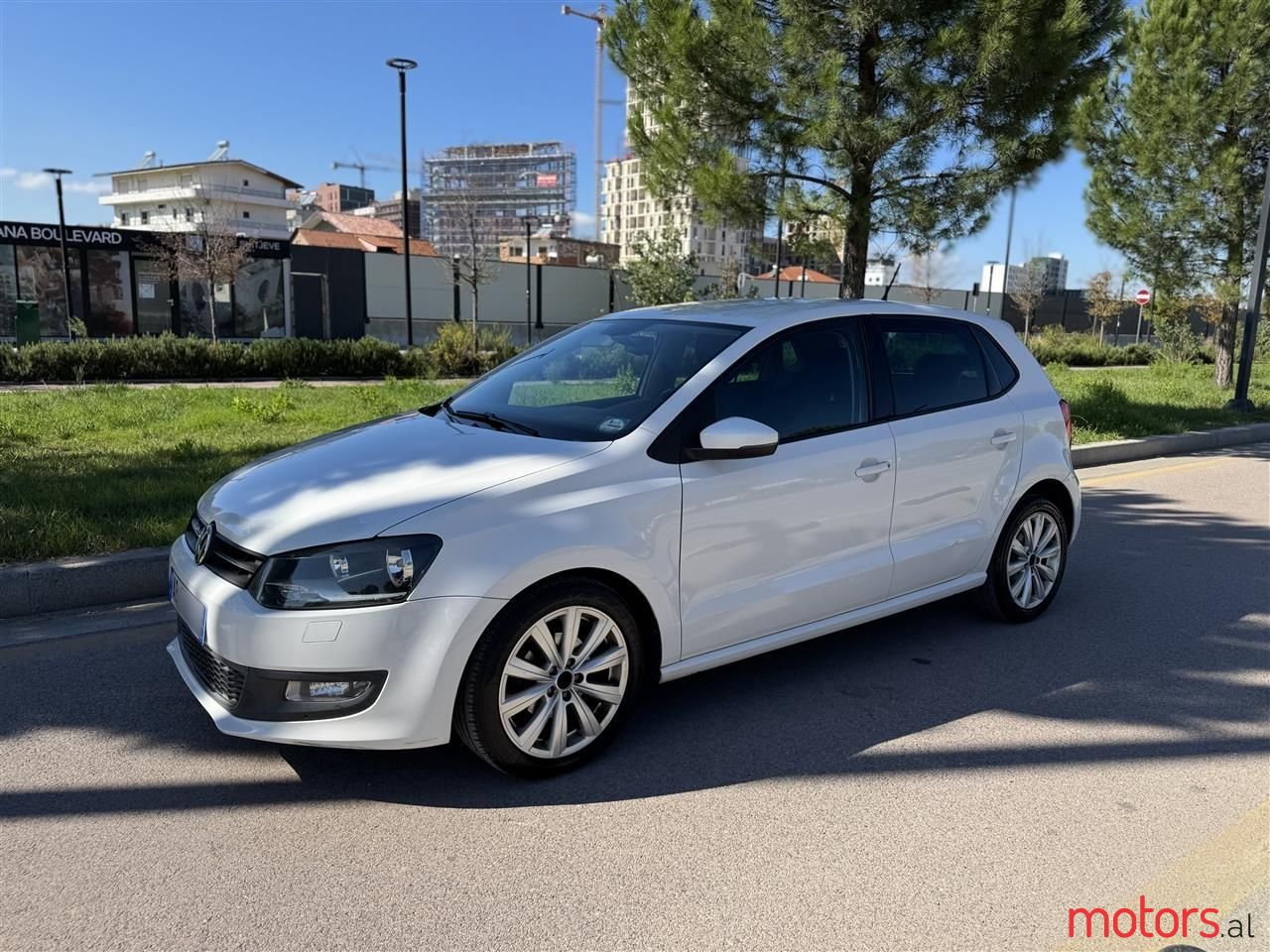 2011' Volkswagen Polo photo #3