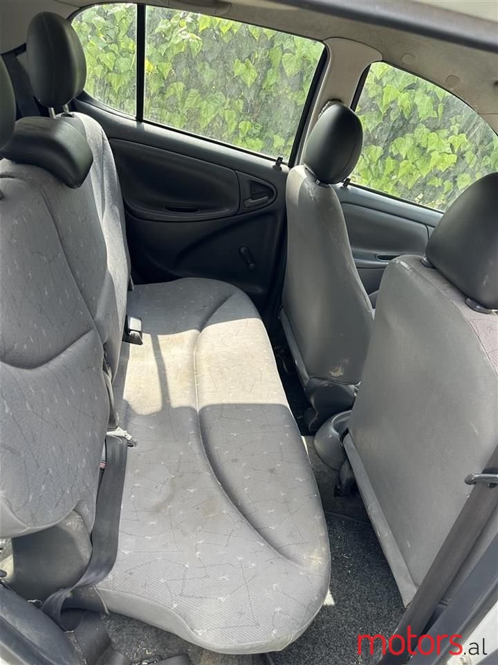 2001' Toyota Yaris photo #6