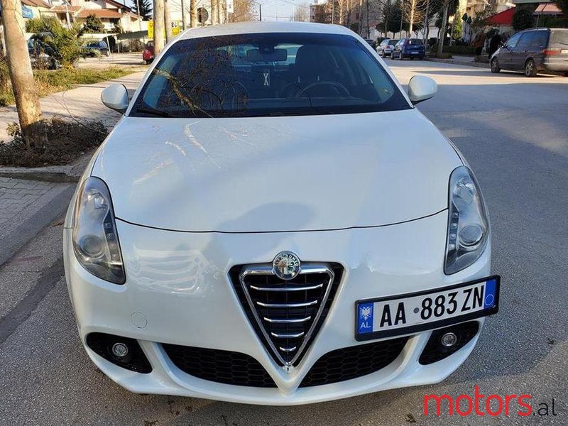2012' Alfa Romeo Giulietta photo #1