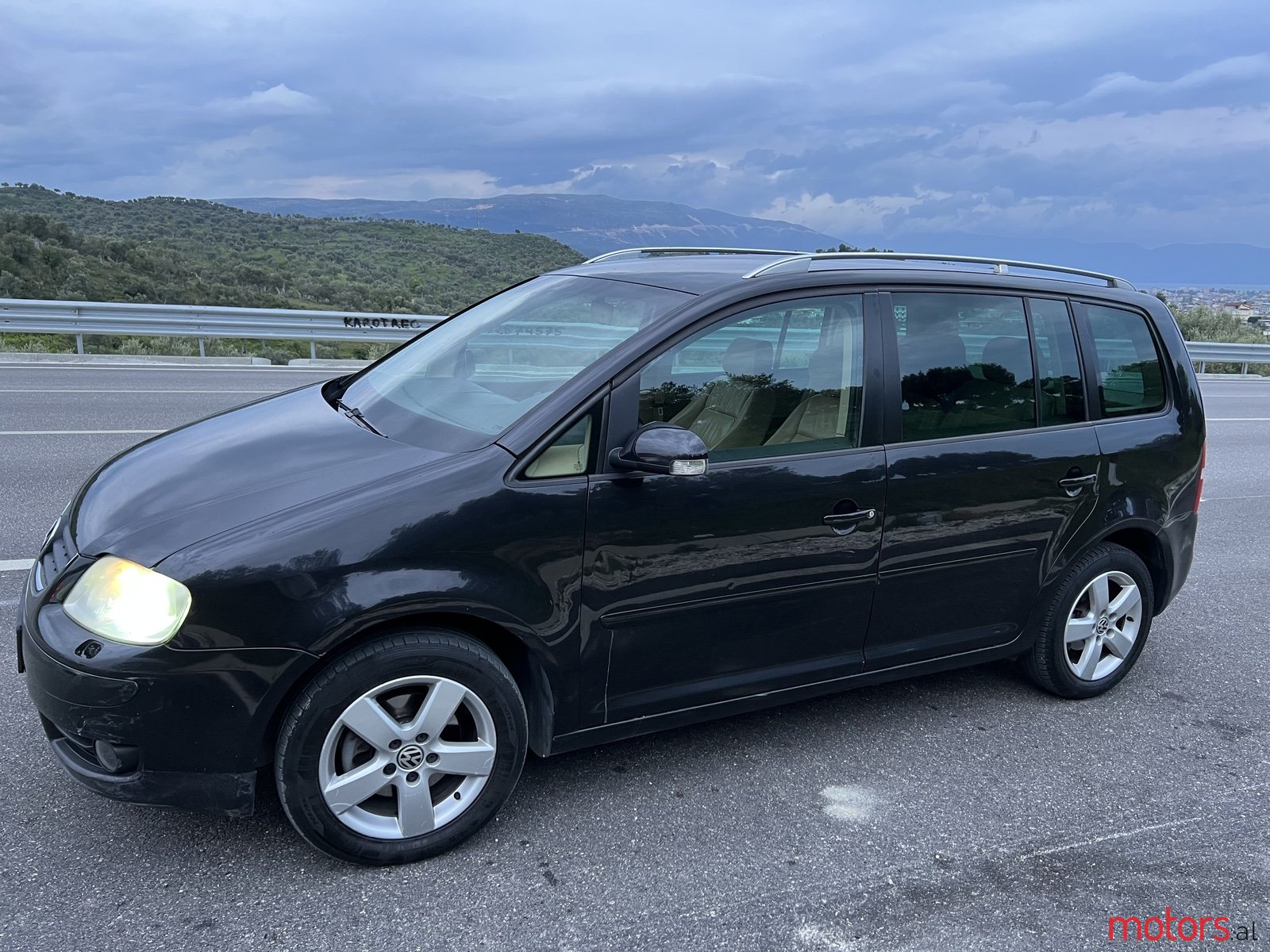 2006' Volkswagen Touran photo #4