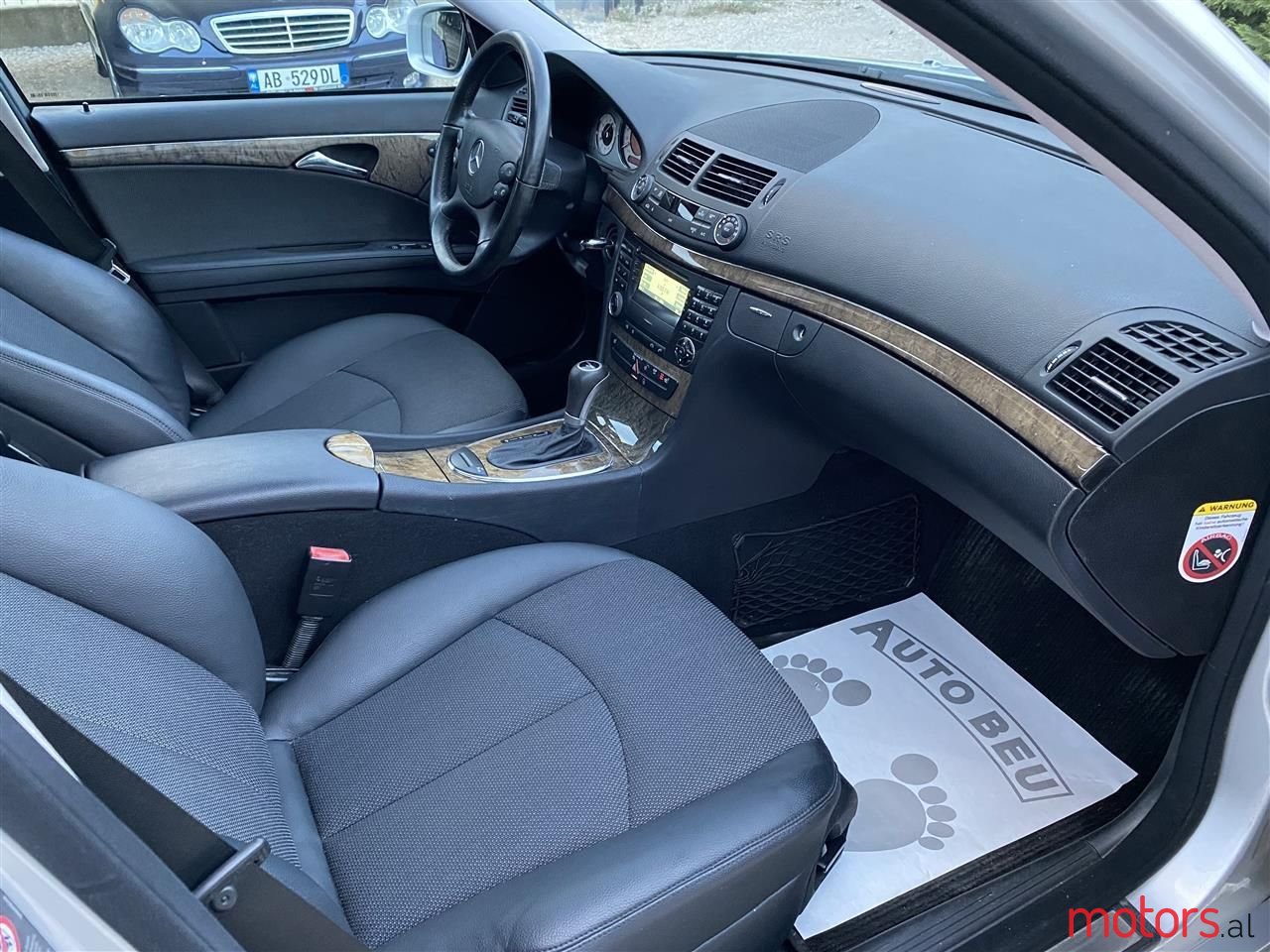 2009' Mercedes-Benz E 200 photo #3