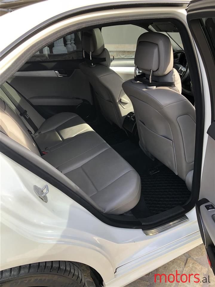 2009' Mercedes-Benz C 300 photo #6