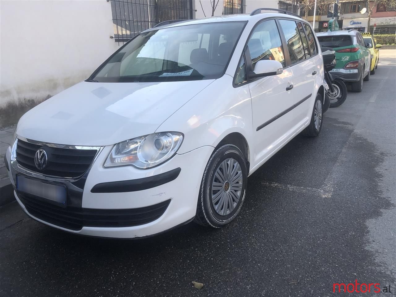 2007' Volkswagen Touran photo #1