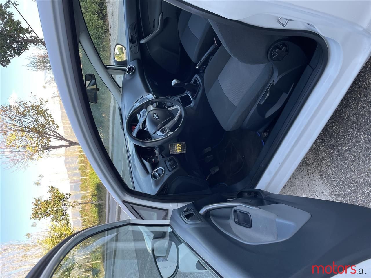 2012' Ford Fiesta photo #4