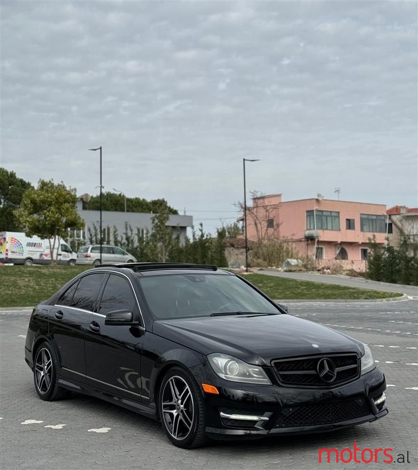 2012' Mercedes-Benz C 300 photo #3