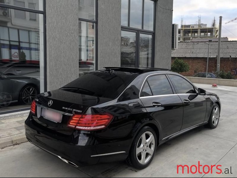 2013' Mercedes-Benz E 300 photo #1