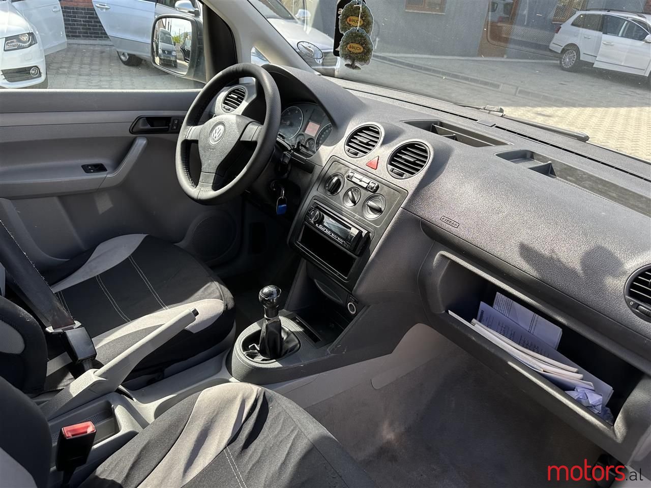 2007' Volkswagen Caddy photo #4