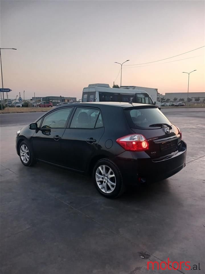 2012' Toyota Auris photo #5