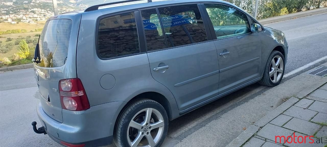 2007' Volkswagen Touran photo #4