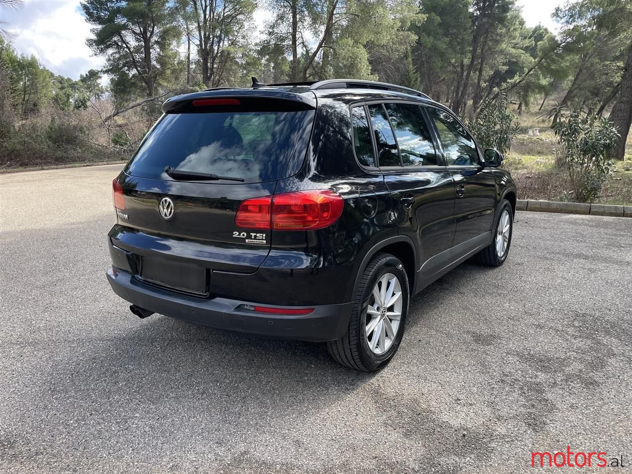 2012' Volkswagen Tiguan photo #6