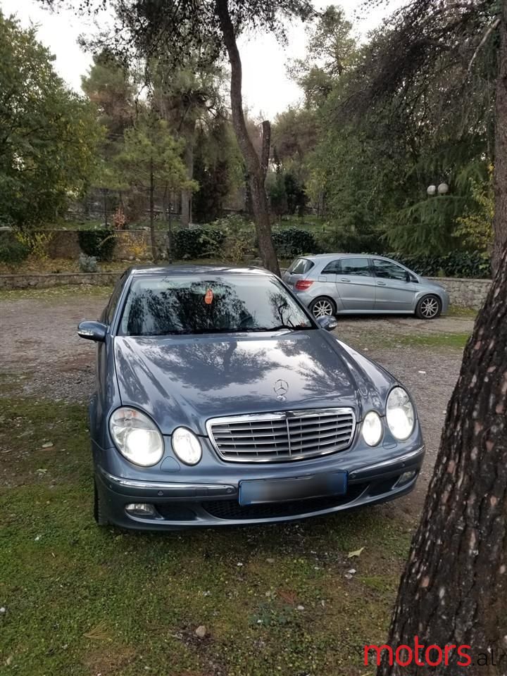 2005' Mercedes-Benz E 220 photo #1