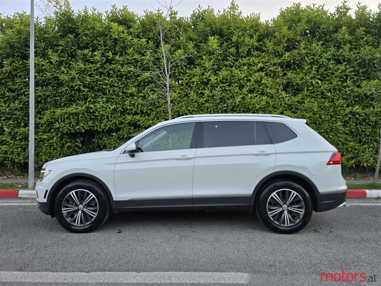 2018' Volkswagen Tiguan photo #4