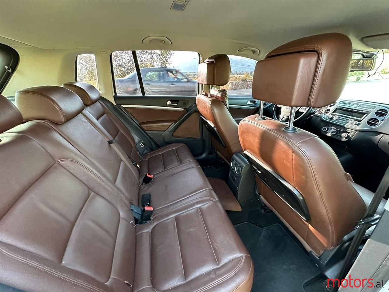 2015' Volkswagen Tiguan photo #2