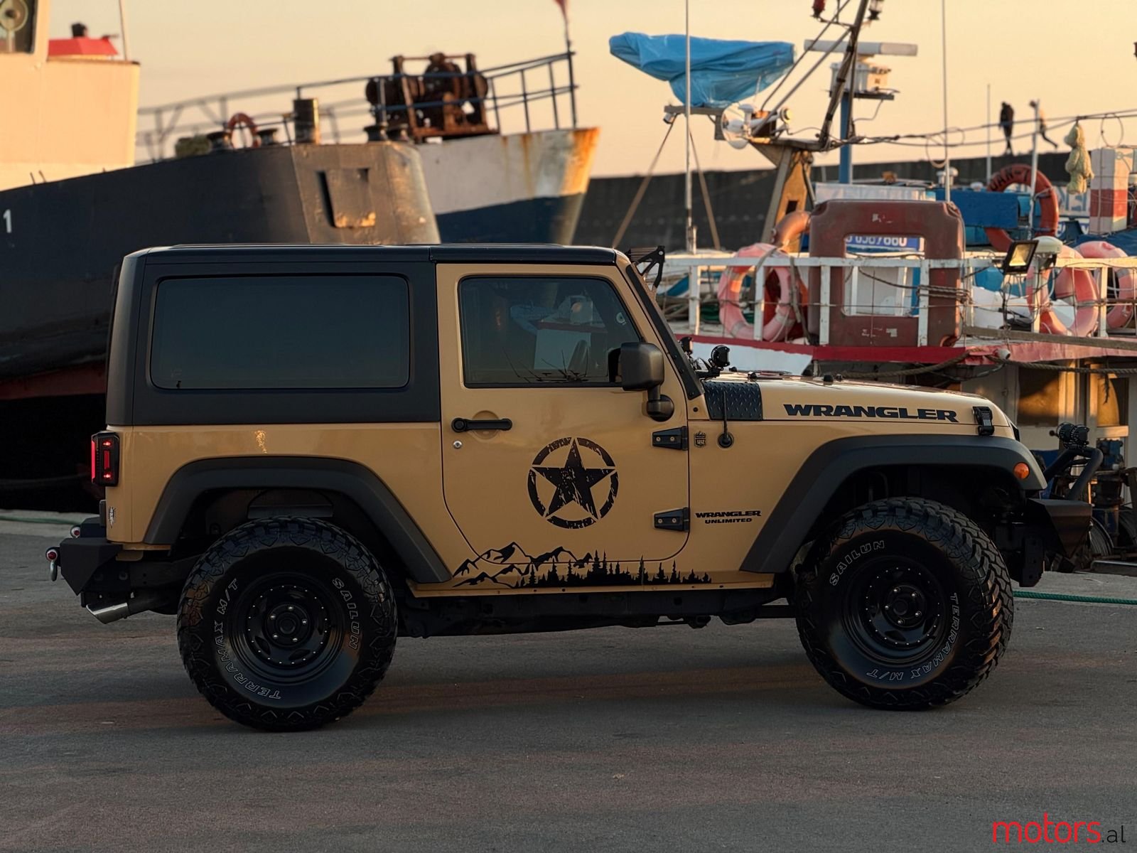 2013' Jeep Wrangler photo #3