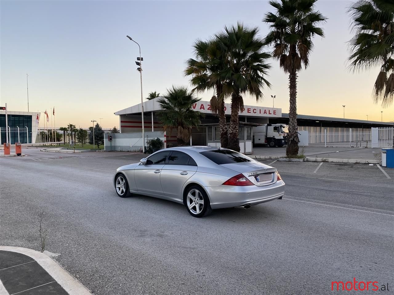 2006' Mercedes-Benz CLS 320 photo #2