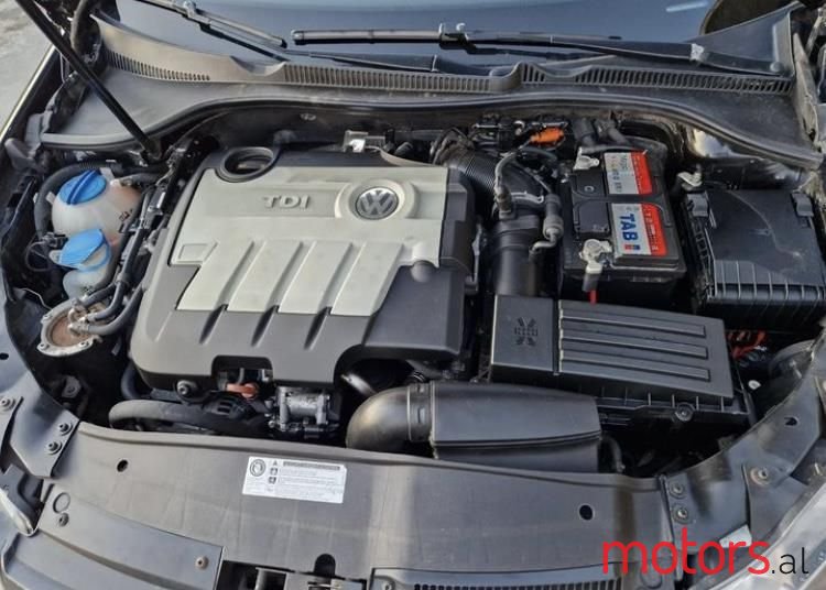 2009' Volkswagen Golf photo #2