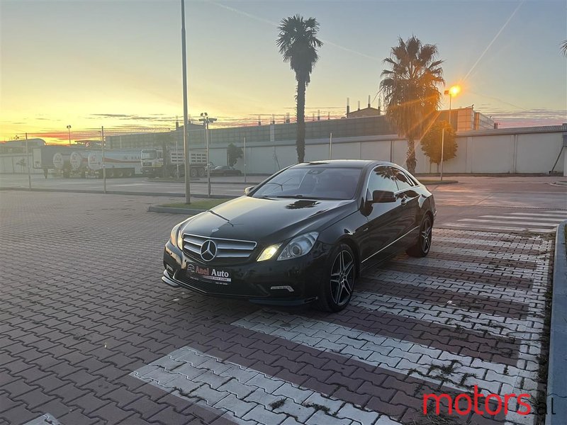 2012' Mercedes-Benz E 220 photo #1