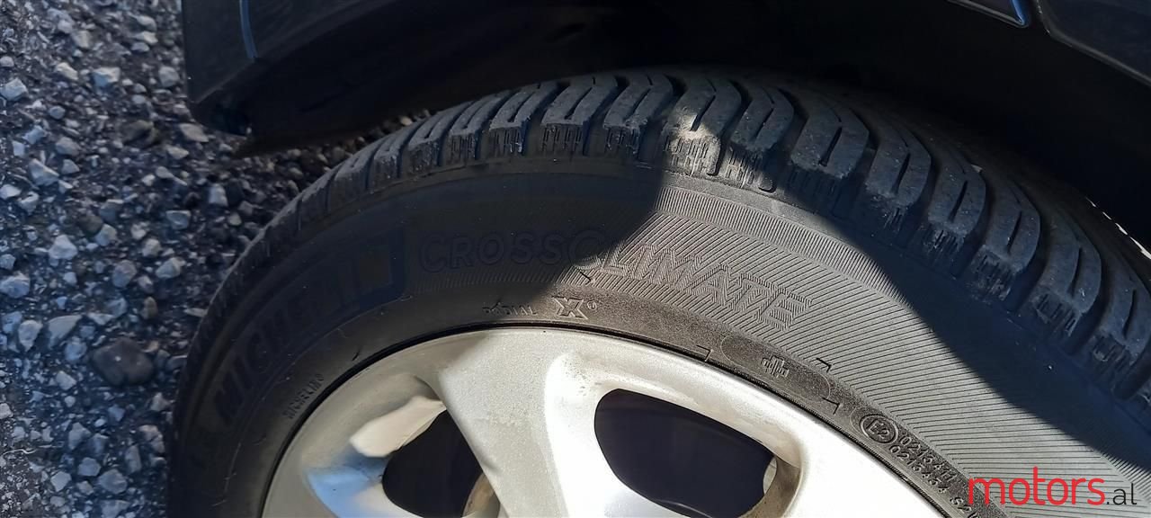 2005' Mercedes-Benz C 220 photo #6