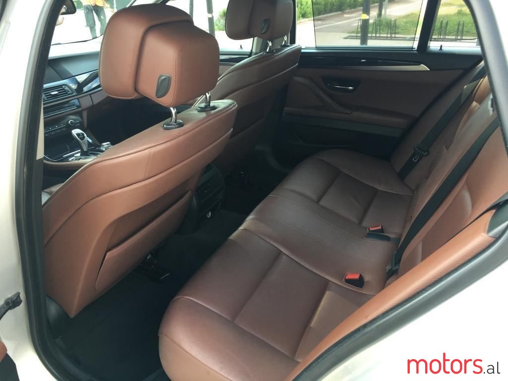 2011' BMW 520 photo #2