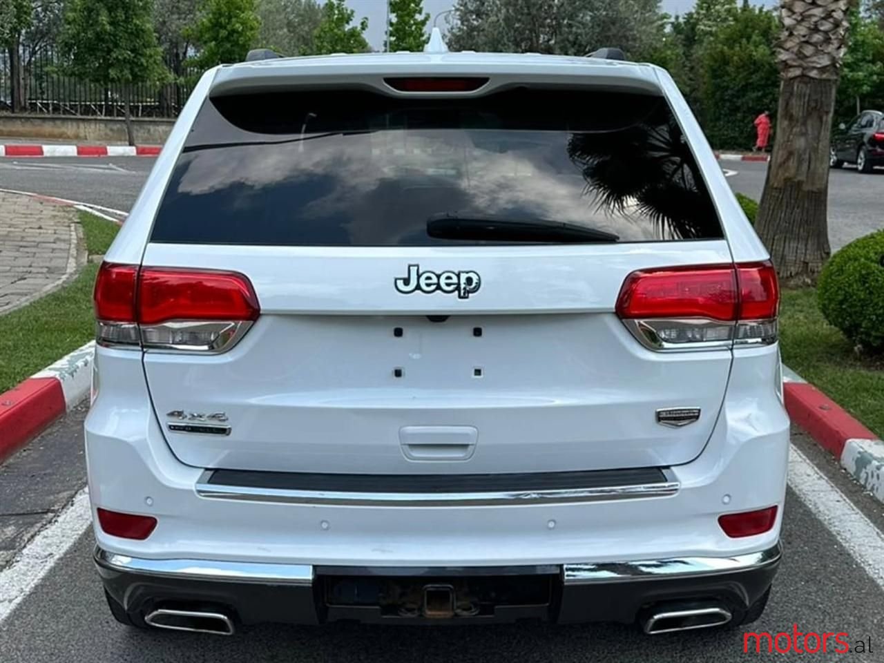 2015' Jeep Grand Cherokee photo #5