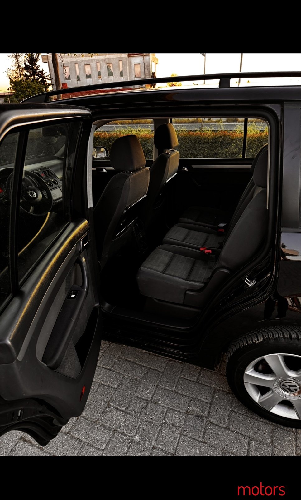 2007' Volkswagen Touran photo #7