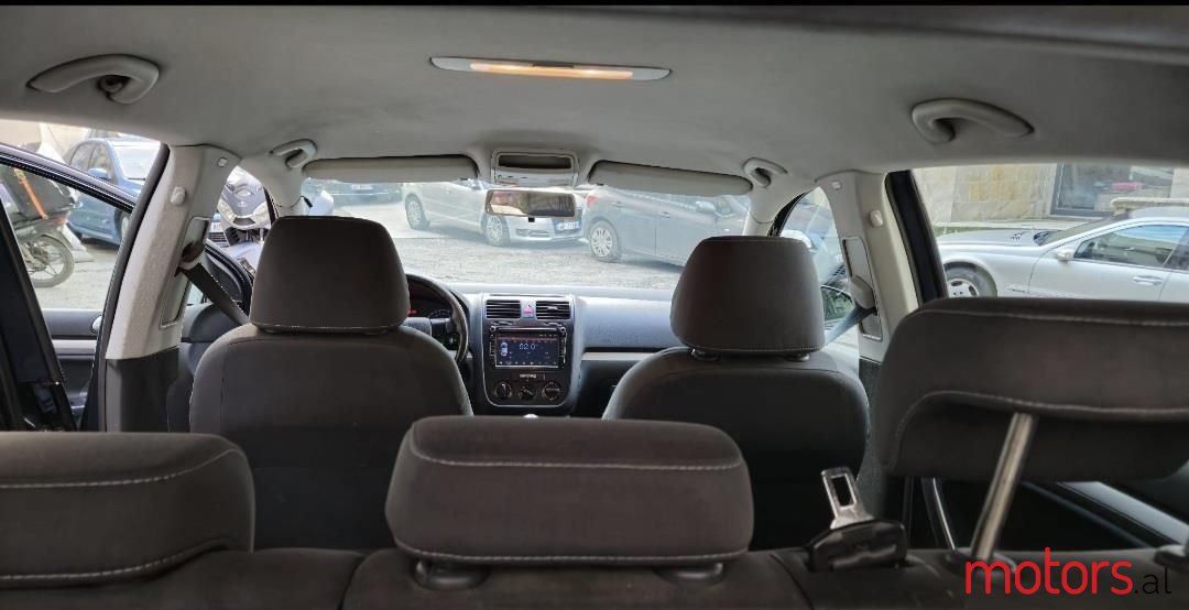 2008' Volkswagen Golf photo #6