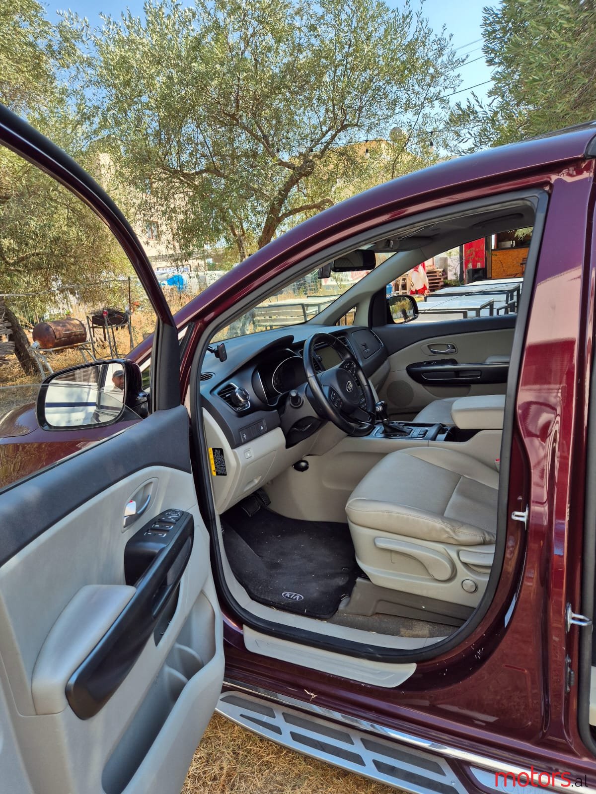 2015' Kia Carnival photo #2