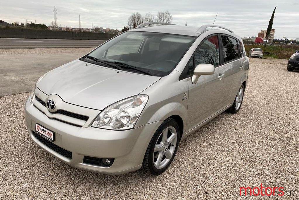 2005' Toyota Corolla Verso photo #1