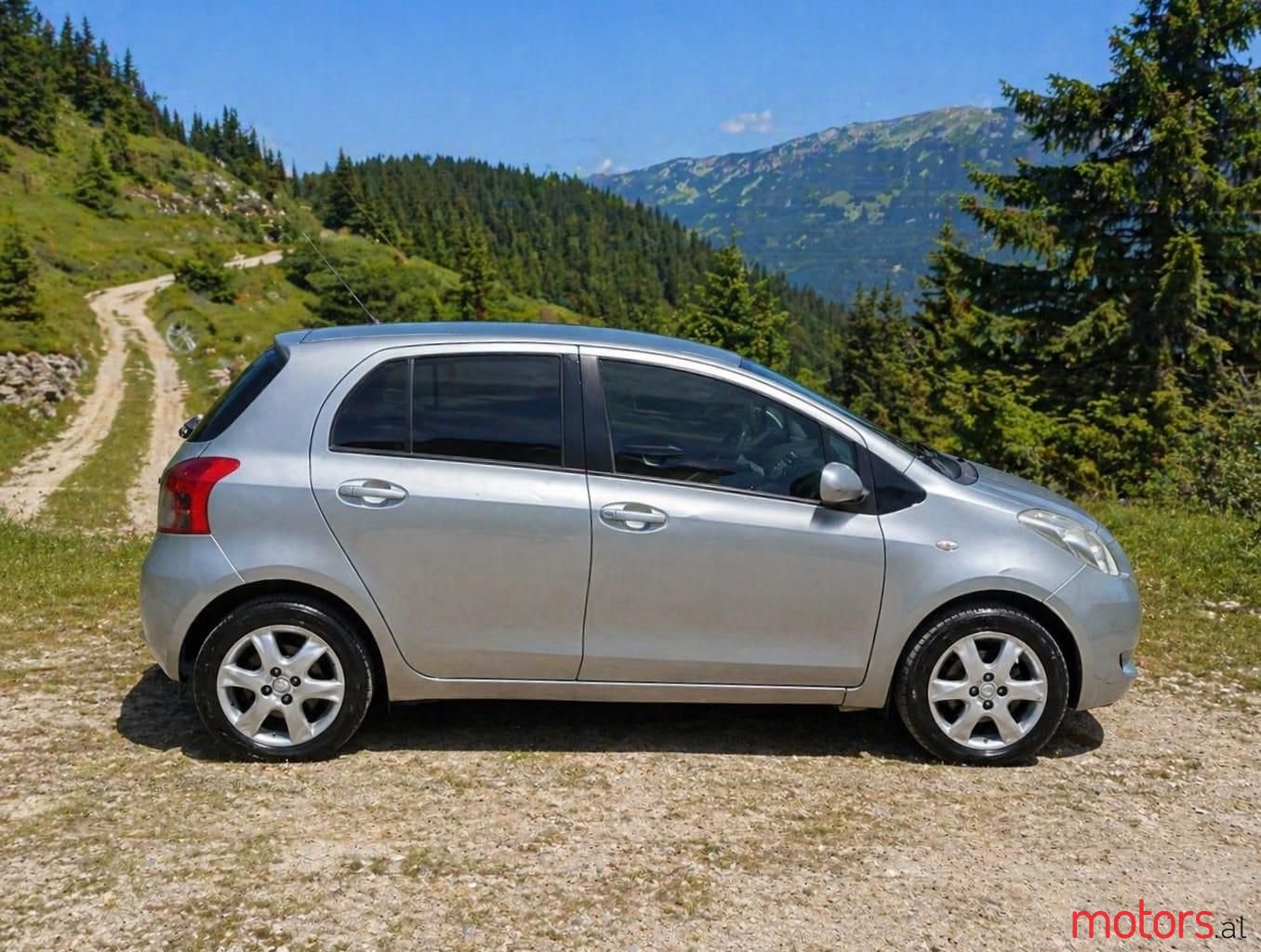 2009' Toyota Yaris photo #6