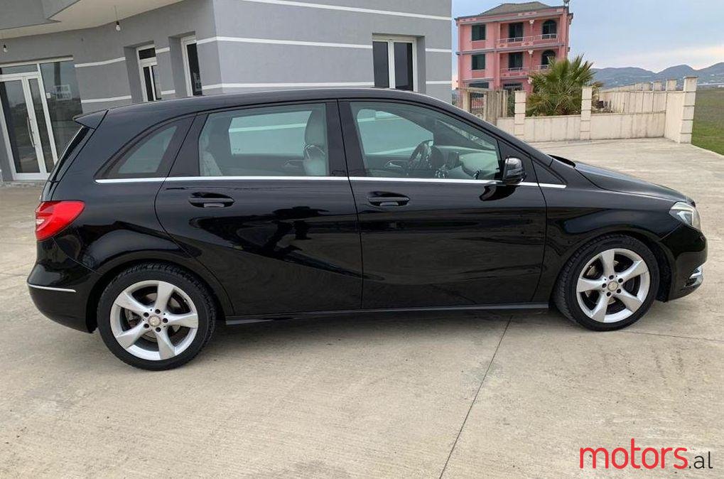 2013' Mercedes-Benz B 200 photo #1