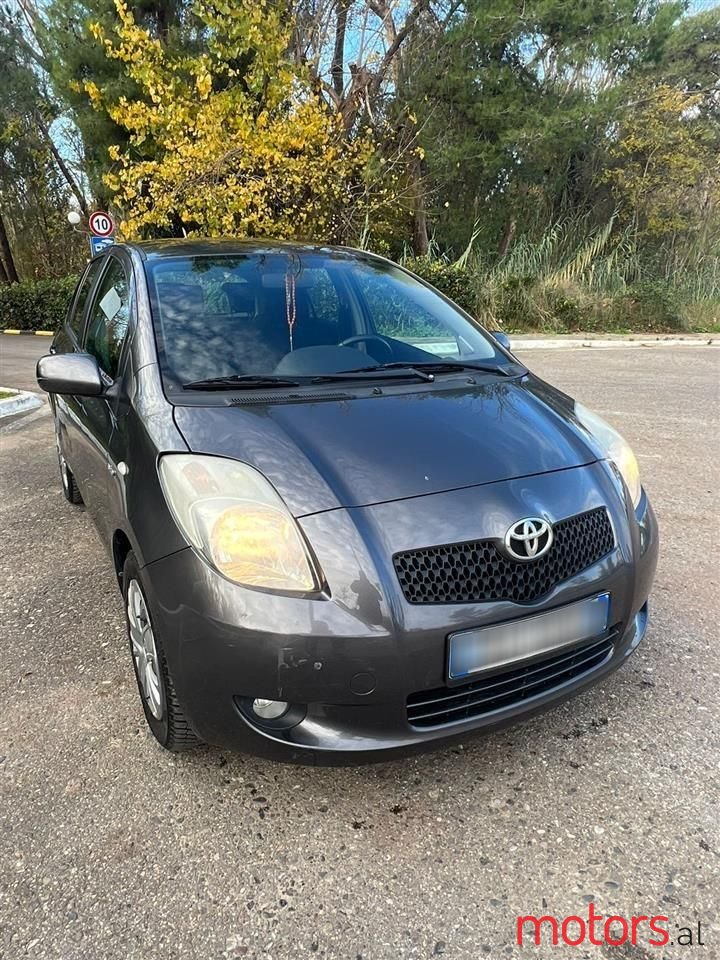 2008' Toyota Yaris photo #3