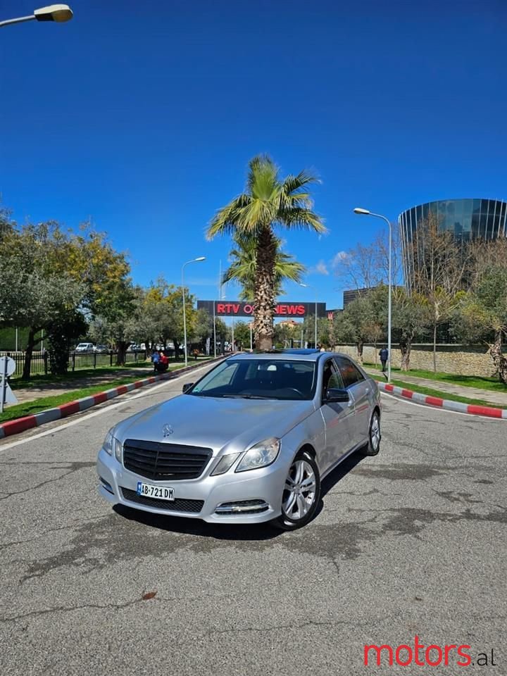 2011' Mercedes-Benz E 200 photo #1