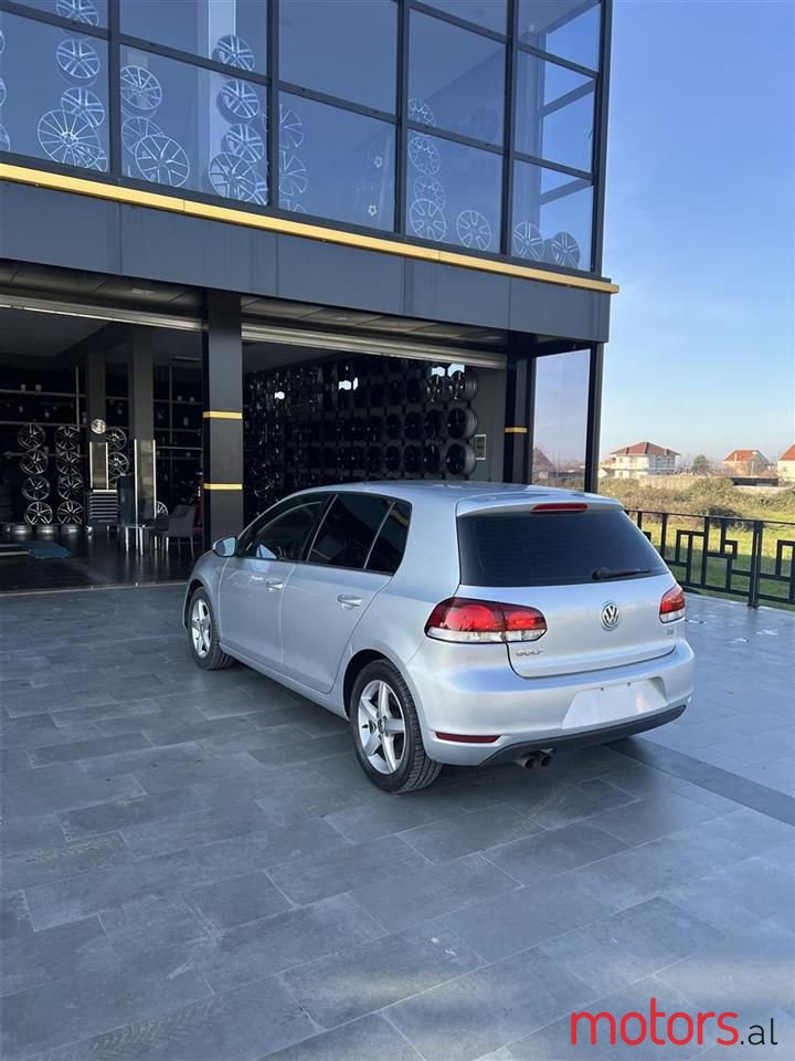 2010' Volkswagen Golf photo #4