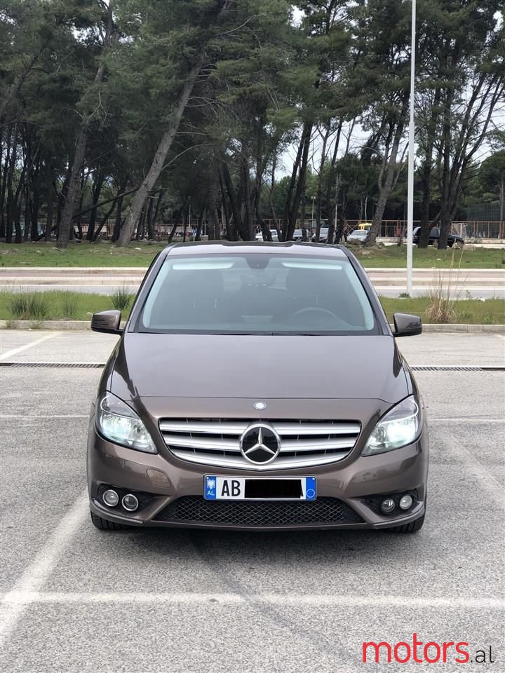 2013' Mercedes-Benz B 180 photo #2