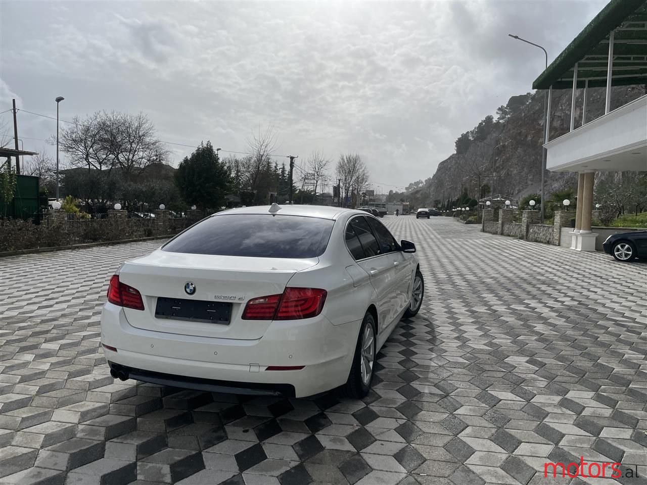 2011' BMW 520 photo #4