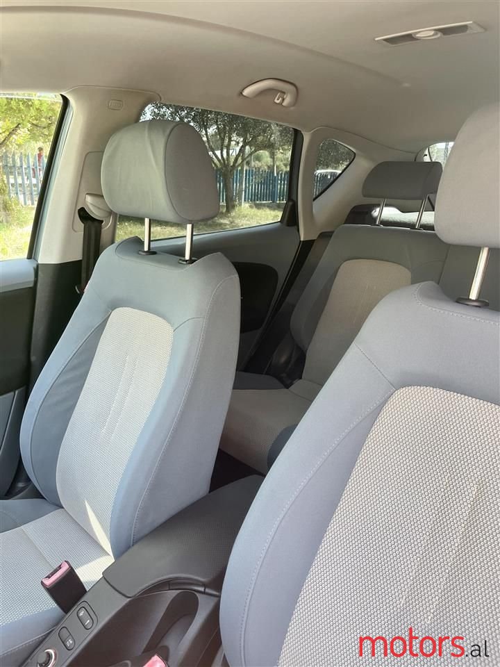 2004' SEAT Altea photo #2