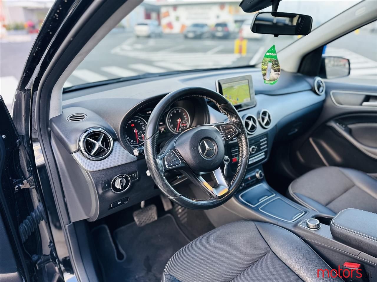2015' Mercedes-Benz B 200 photo #6